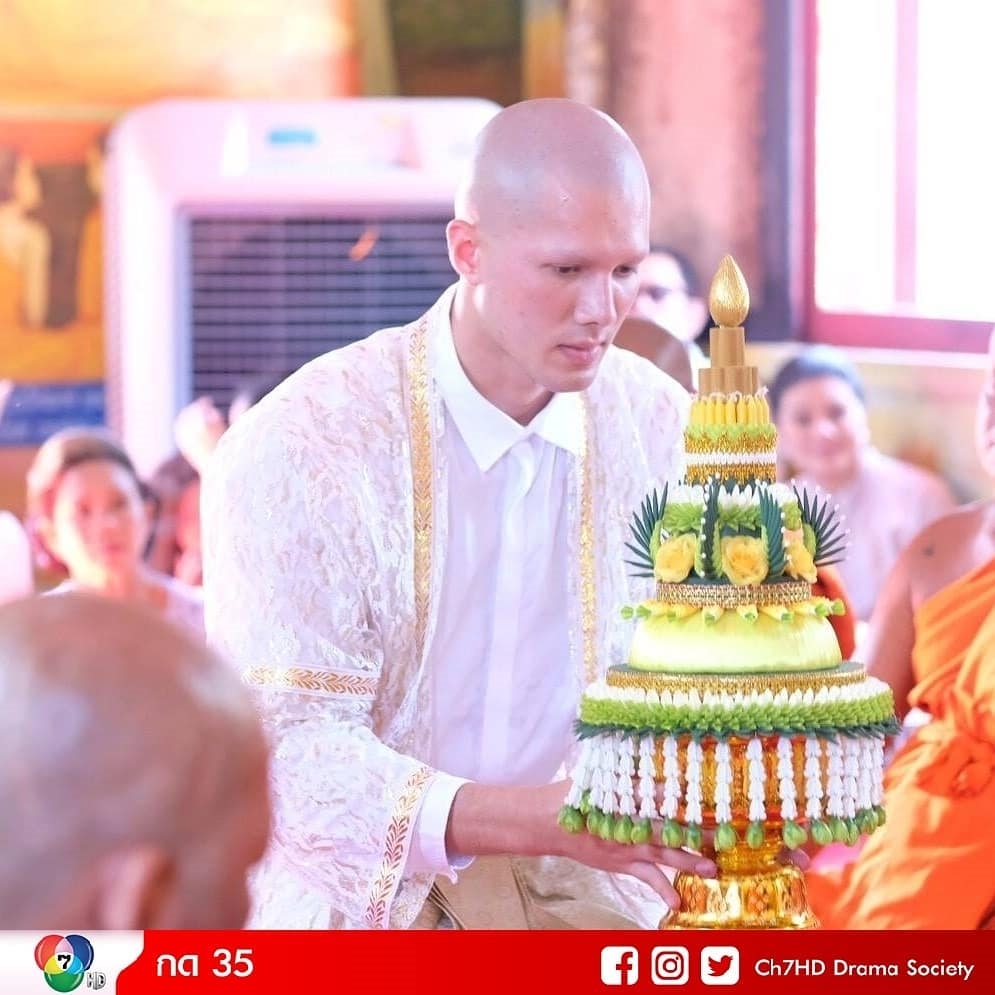 Mick Thongraya đi tu báo hiếu trước khi nhập ngũ