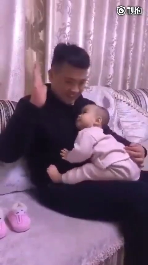Những khoảnh khắc đáng yêu của các nhóc tì khiến mọi người tan chảy