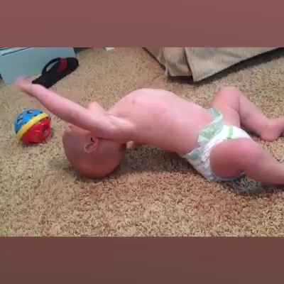 Những khoảnh khắc đáng yêu của các nhóc tì khiến mọi người tan chảy