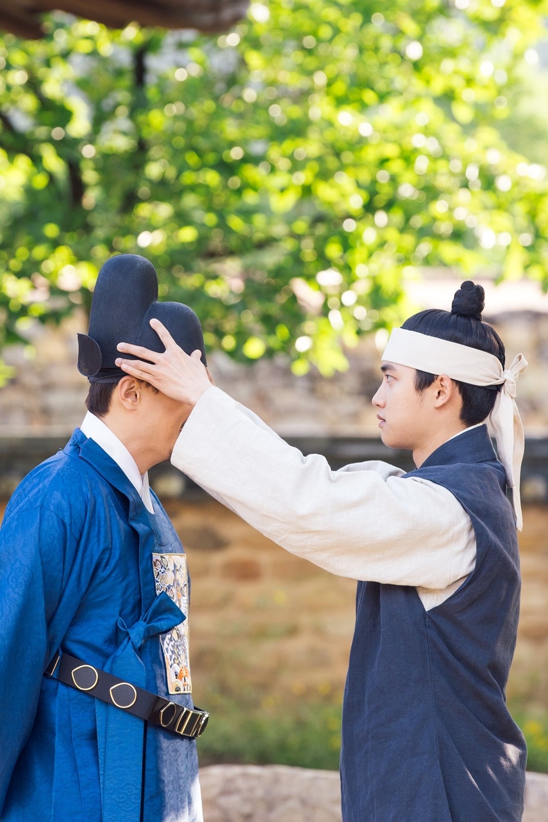 D.O. đáng yêu từ phim ra ngoài đời với vai diễn cổ trang đầu tiên