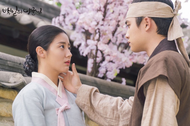 Đoàn phim 'Lang quân 100 ngày' nhảy 'Growl' cảm ơn rating vượt 10%
