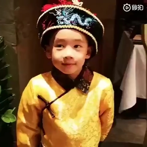 Clip hot Hoa ngữ 22/10: Vương Nguyên khoe clip selfie lỗi hài hước