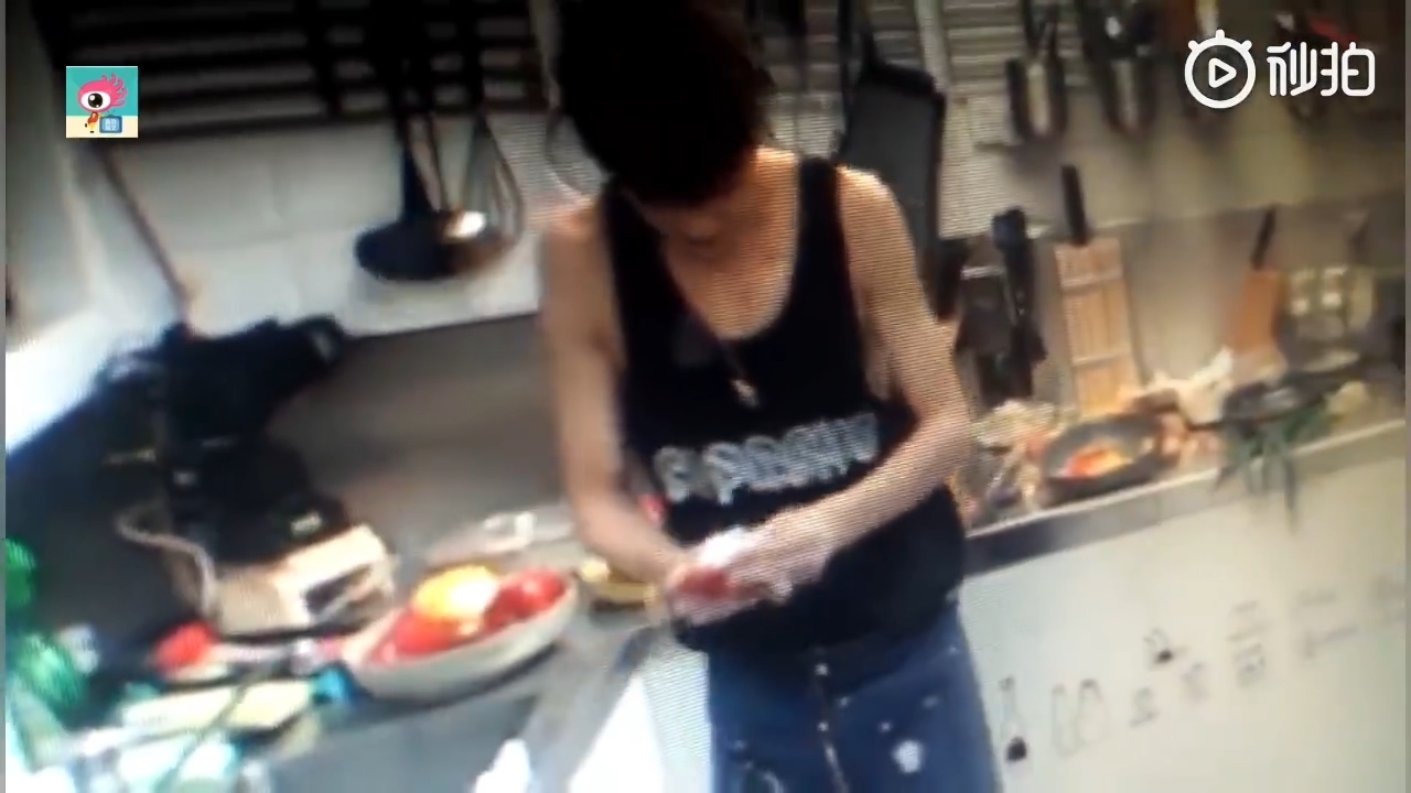 Clip hot Hoa ngữ 22/10: Vương Nguyên khoe clip selfie lỗi hài hước