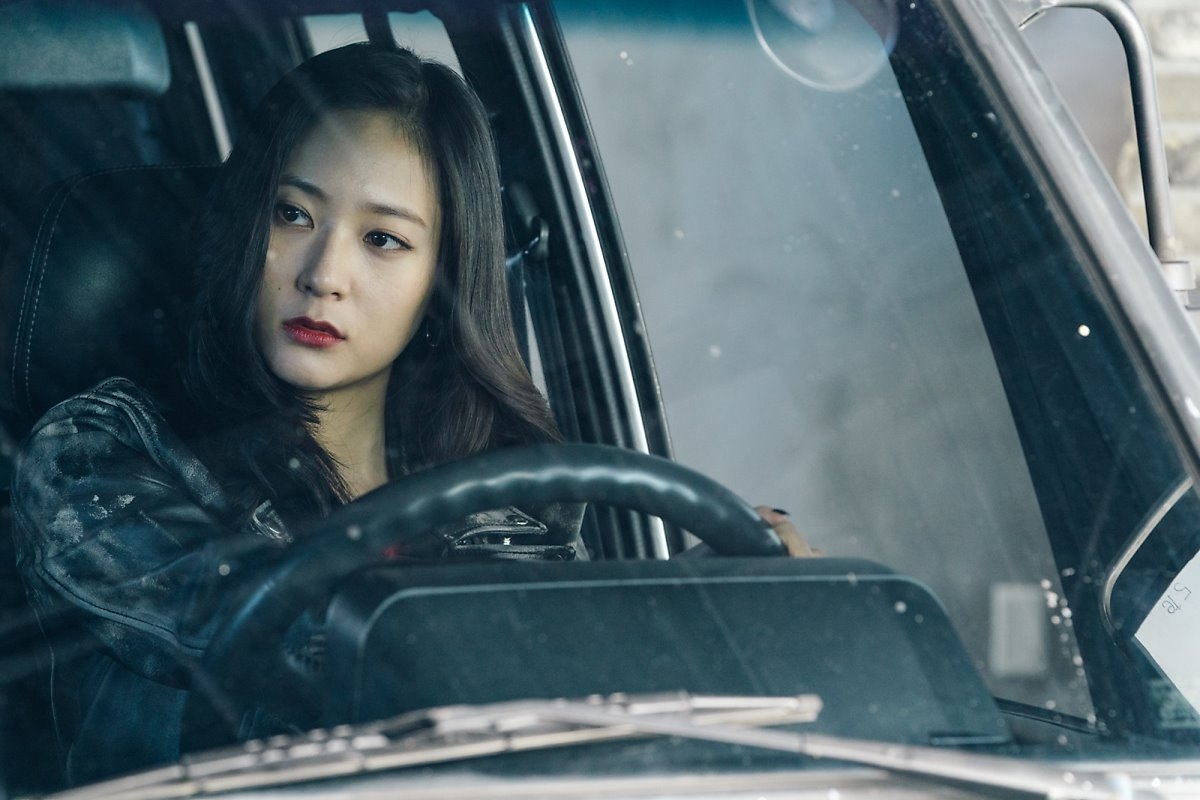 Krystal trở lại màn ảnh nhỏ với vai tặc nữ đầy khí chất và siêu ngầu