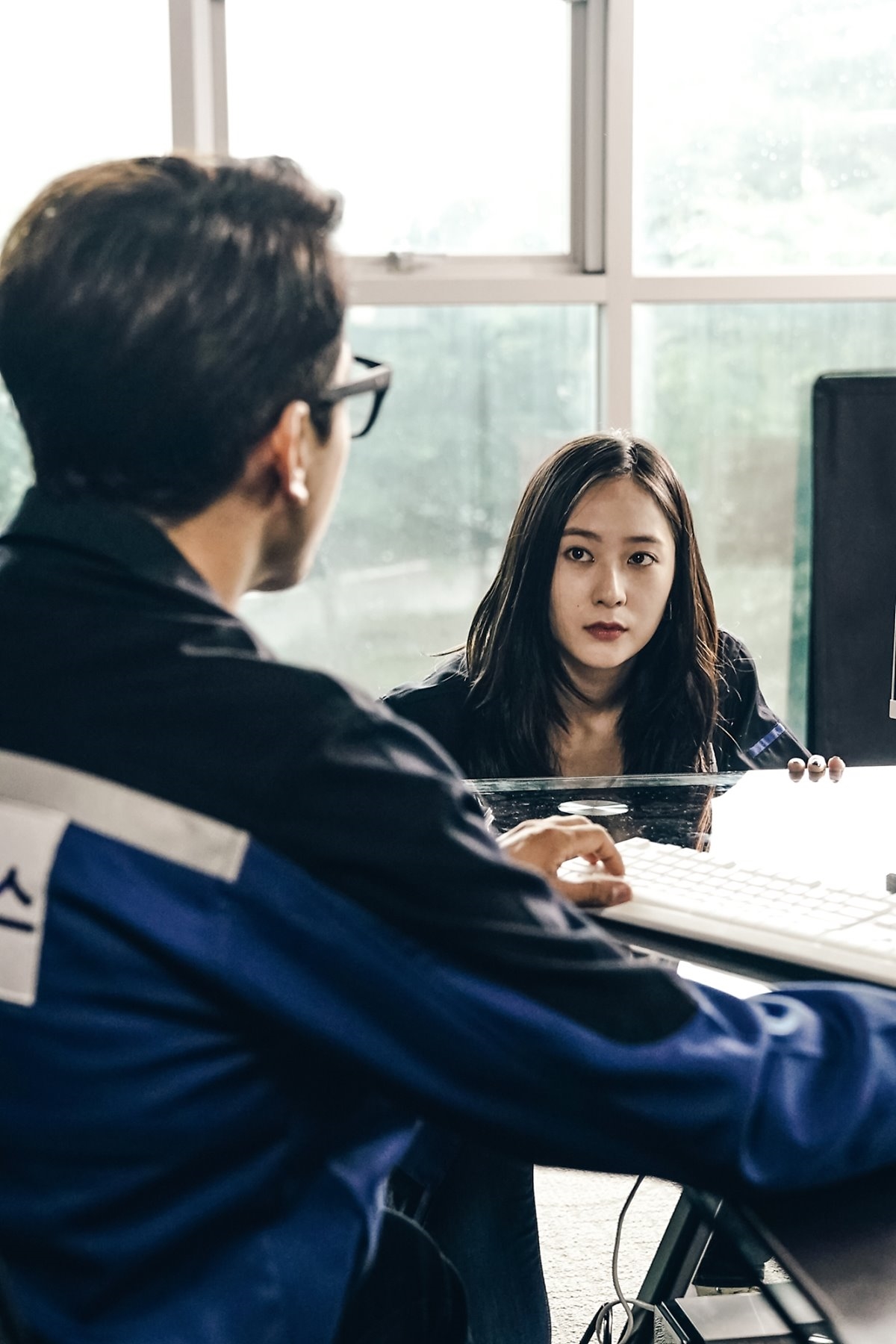 Krystal trở lại màn ảnh nhỏ với vai tặc nữ đầy khí chất và siêu ngầu