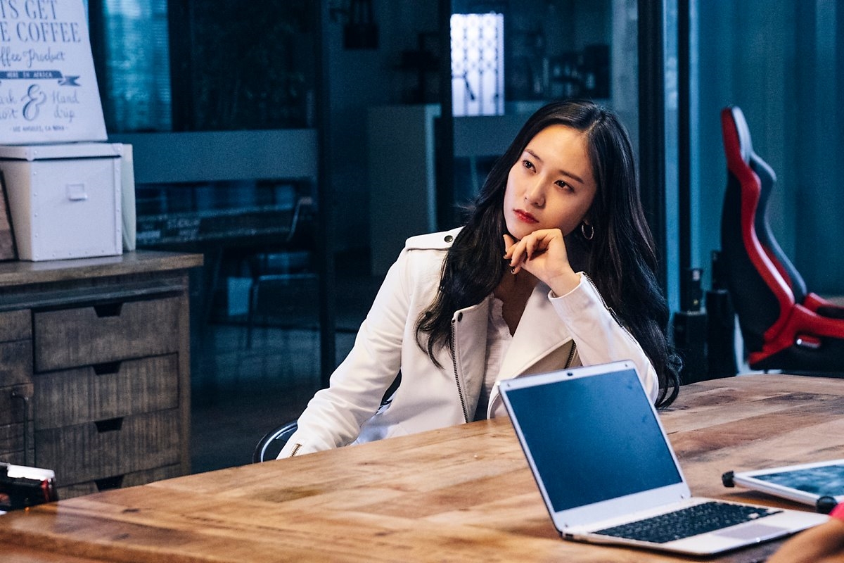 Krystal trở lại màn ảnh nhỏ với vai tặc nữ đầy khí chất và siêu ngầu