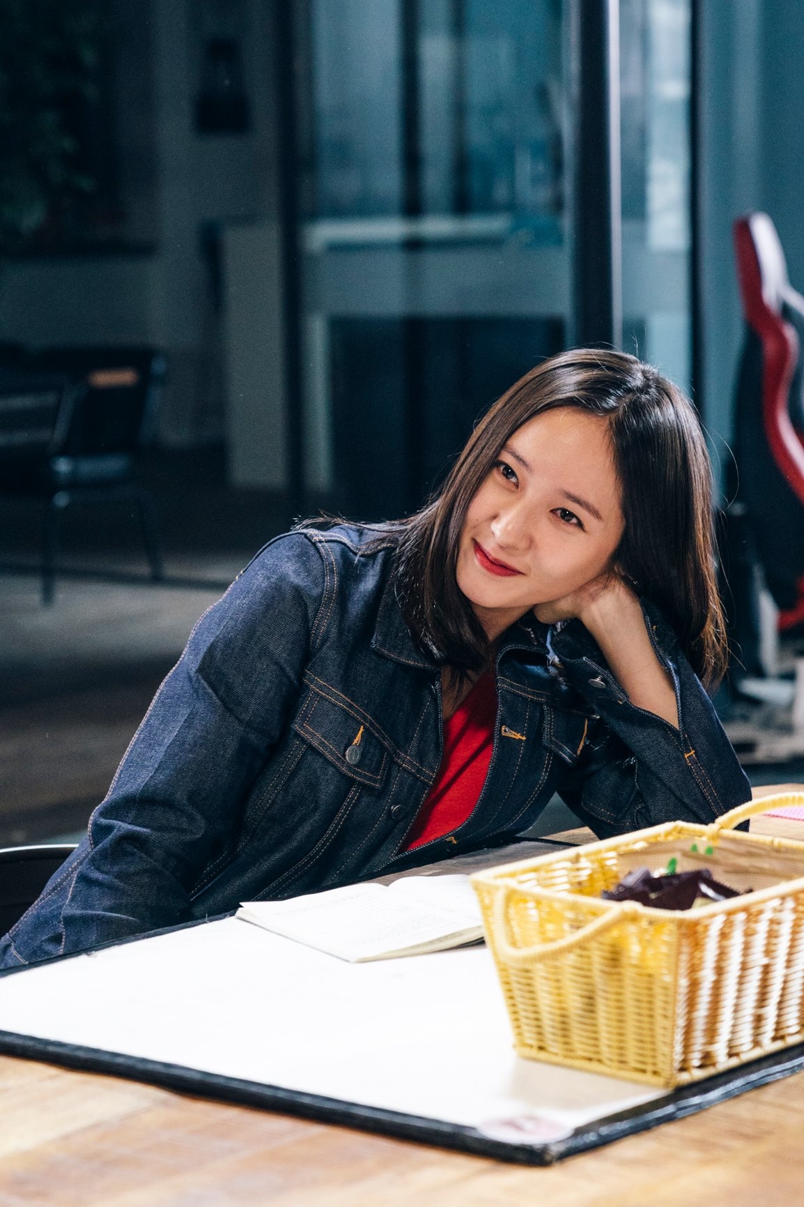 Krystal trở lại màn ảnh nhỏ với vai tặc nữ đầy khí chất và siêu ngầu