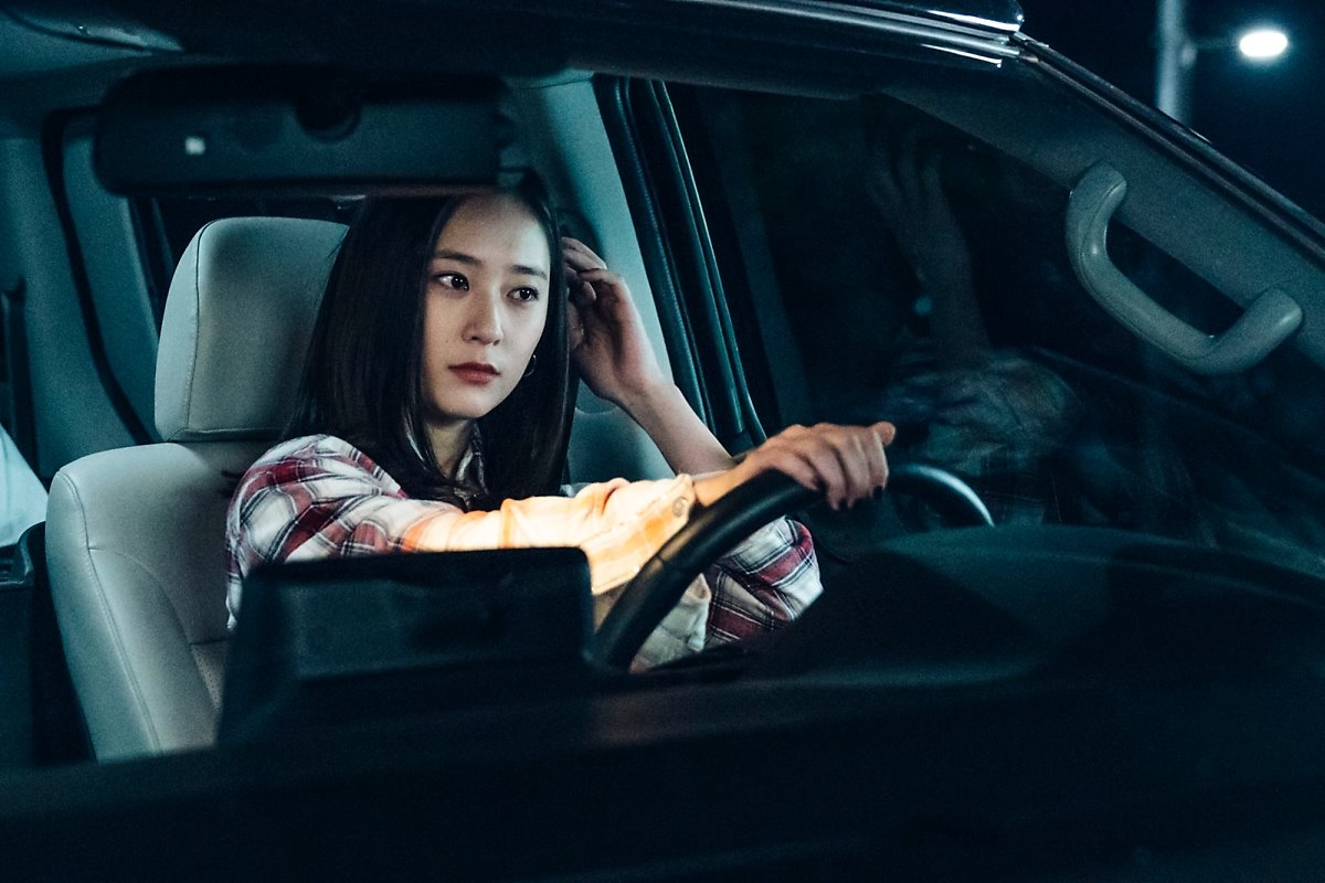 Krystal trở lại màn ảnh nhỏ với vai tặc nữ đầy khí chất và siêu ngầu
