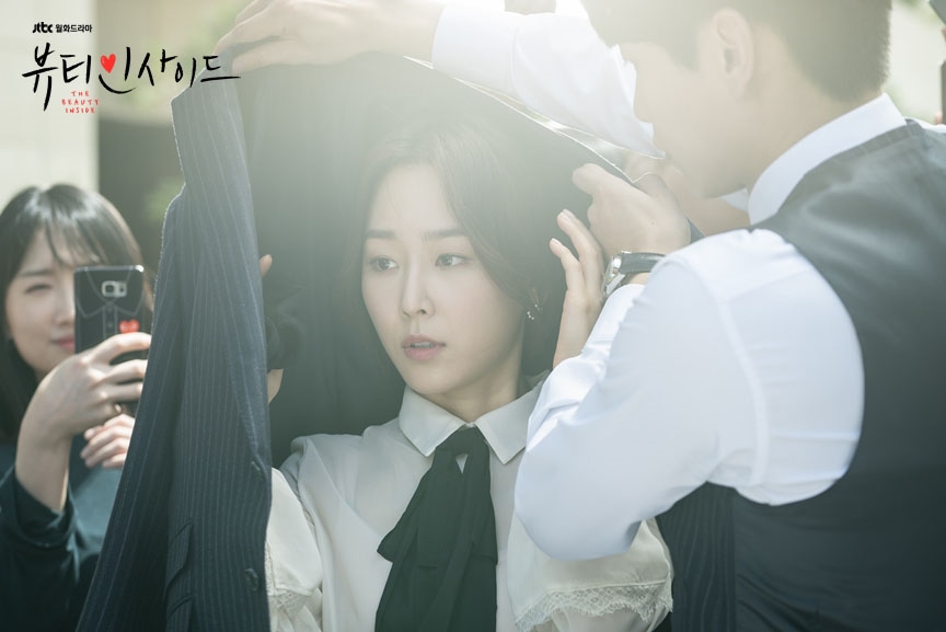 Lee Min Ki - Seo Hyun Jin thể hiện tài hôn trong 'Beauty Inside'