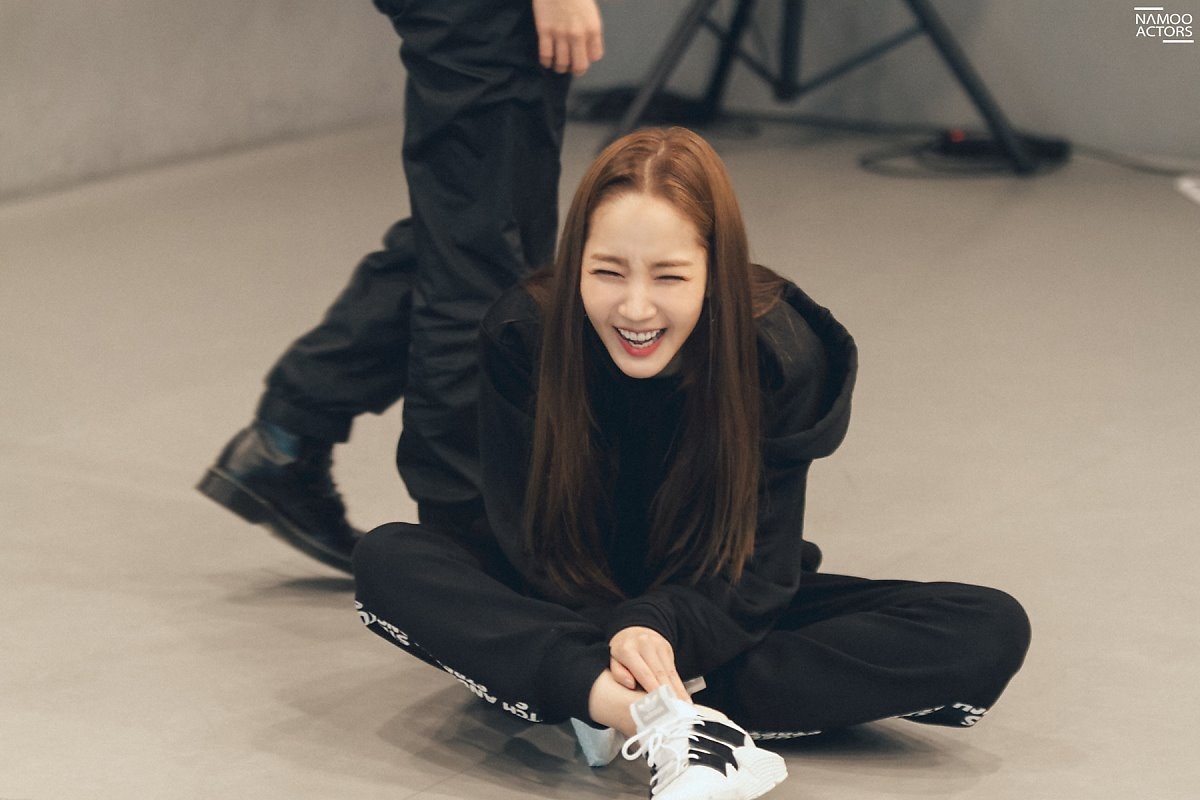 Park Min Young khoe vẻ đẹp nữ thần trong Fanmeeting