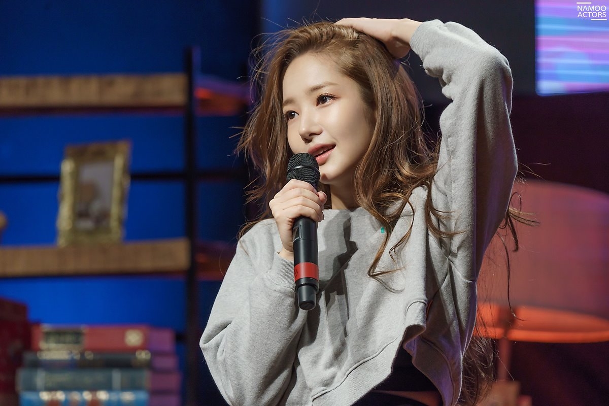 Park Min Young khoe vẻ đẹp nữ thần trong Fanmeeting
