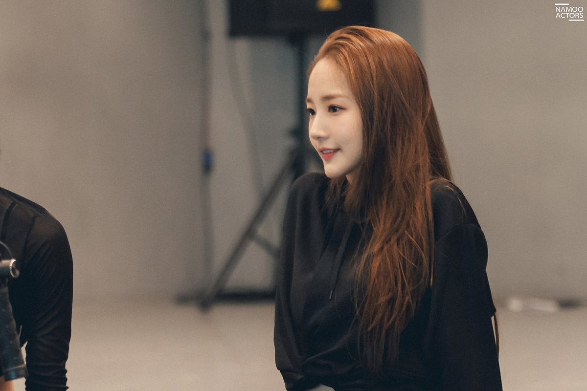 Park Min Young khoe vẻ đẹp nữ thần trong Fanmeeting