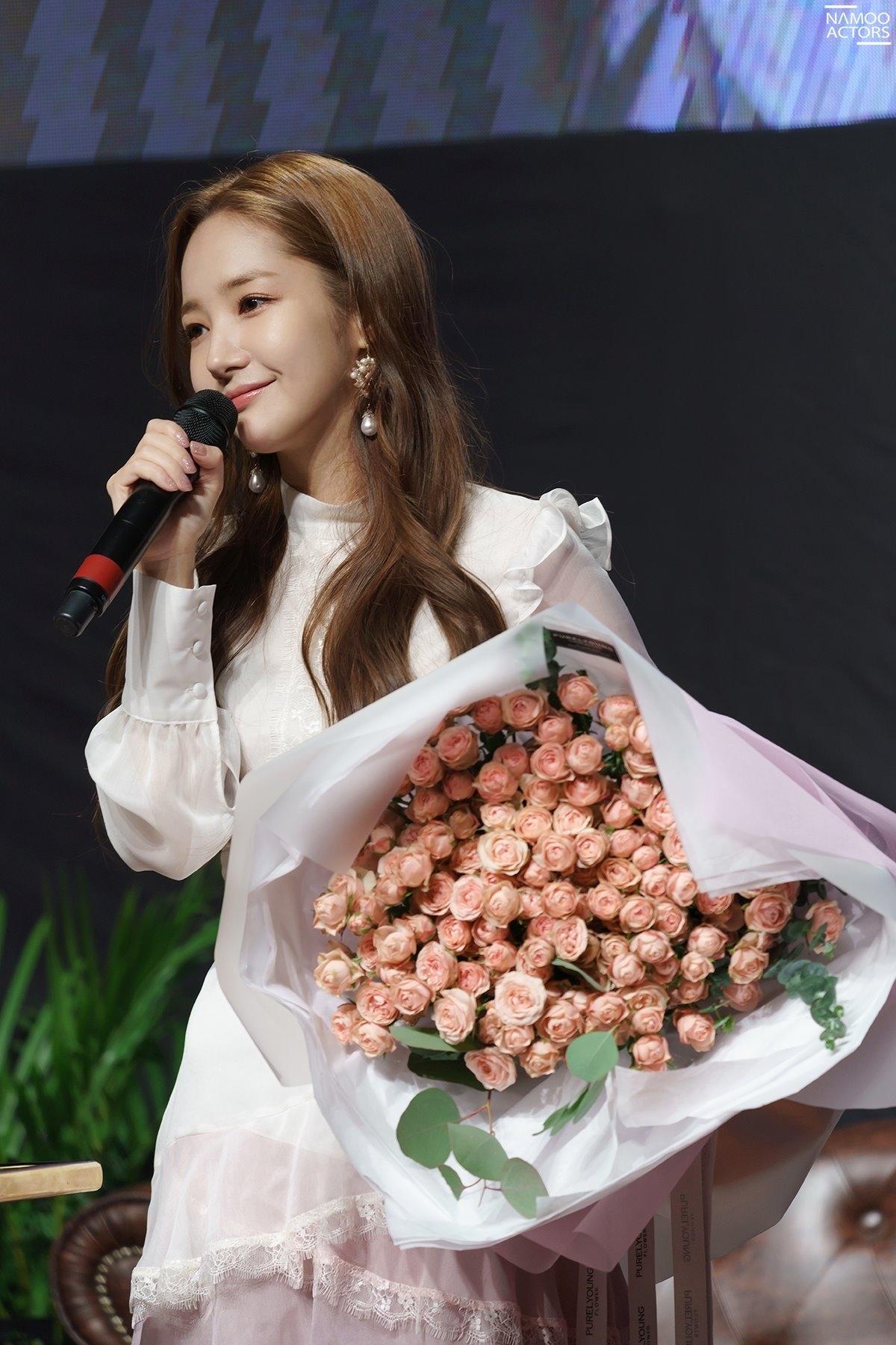 Park Min Young khoe vẻ đẹp nữ thần trong Fanmeeting