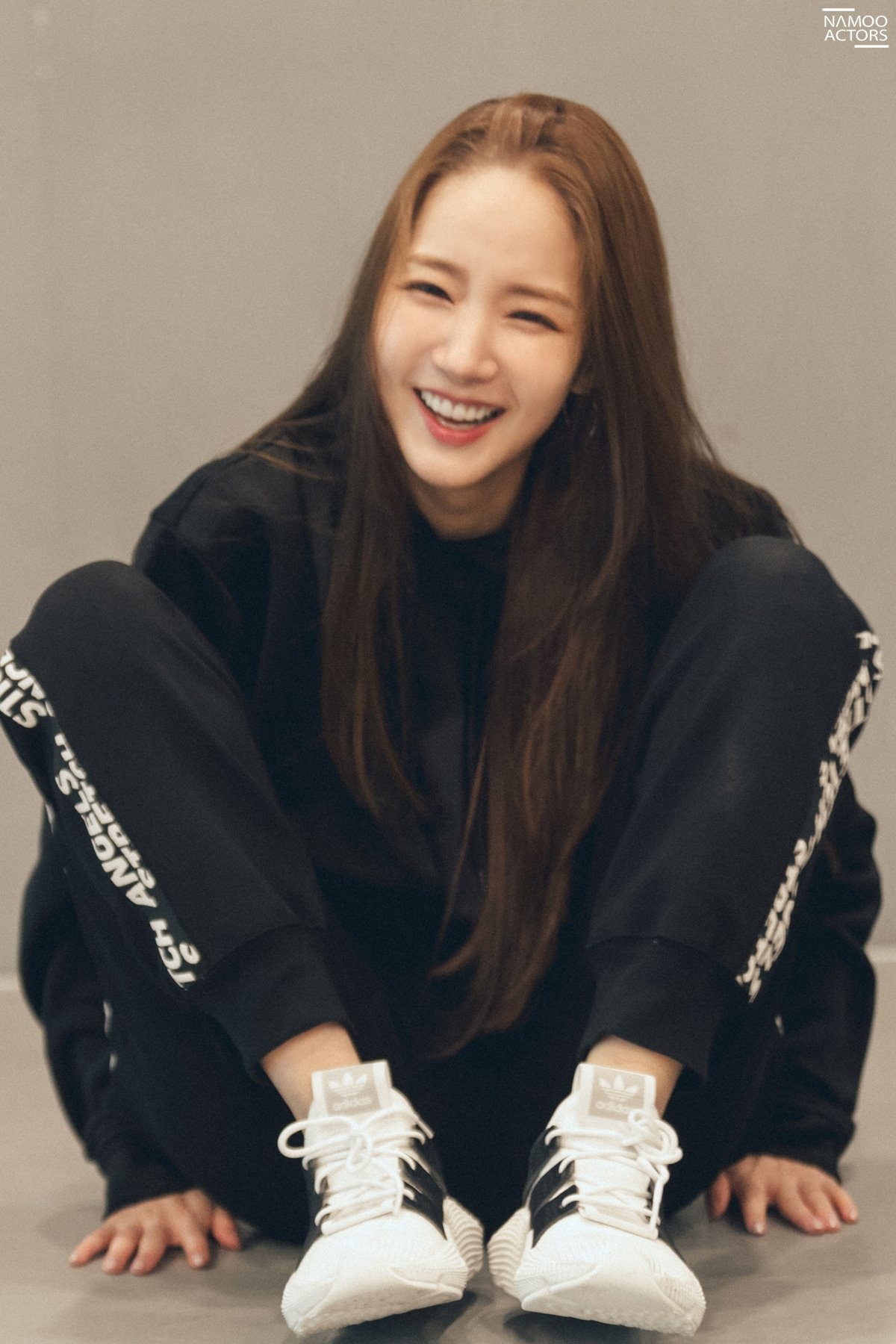 Park Min Young khoe vẻ đẹp nữ thần trong Fanmeeting