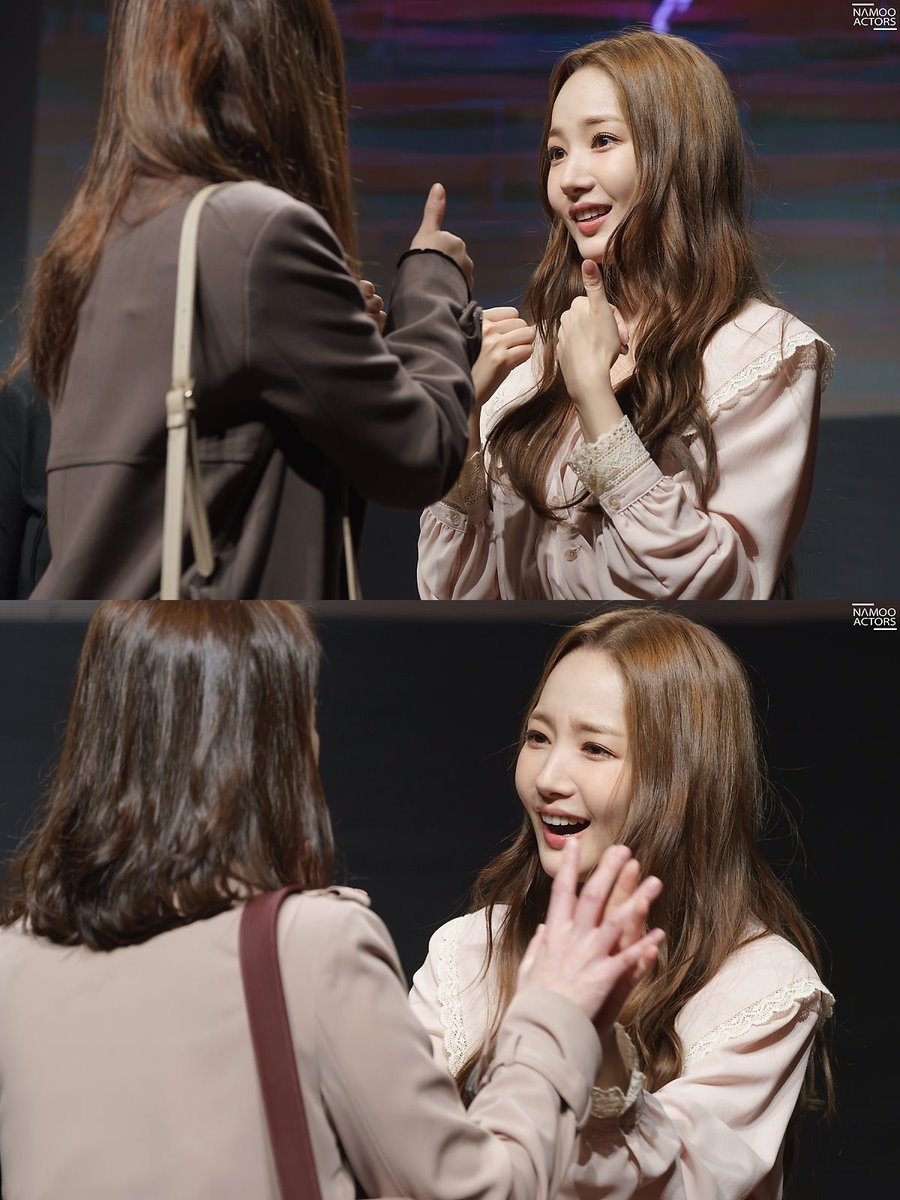 Park Min Young khoe vẻ đẹp nữ thần trong Fanmeeting