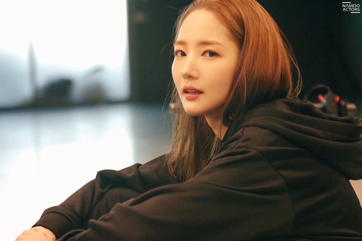Park Min Young khoe vẻ đẹp nữ thần trong Fanmeeting