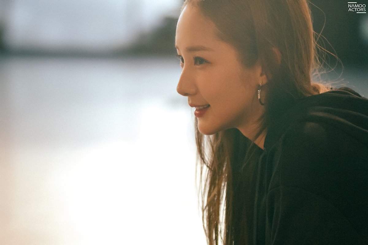 Park Min Young khoe vẻ đẹp nữ thần trong Fanmeeting