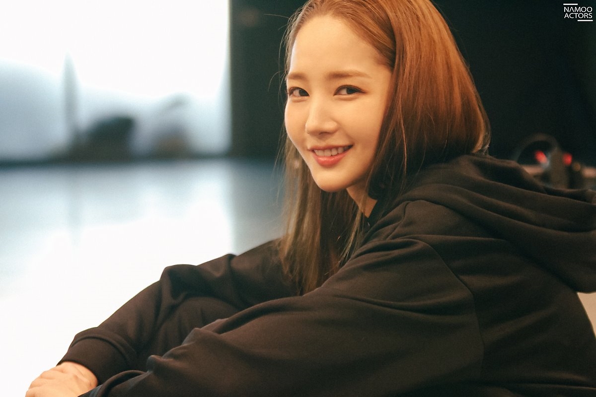 Park Min Young khoe vẻ đẹp nữ thần trong Fanmeeting