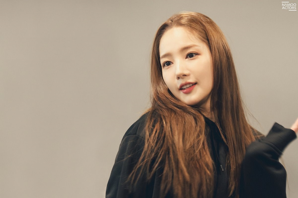 Park Min Young khoe vẻ đẹp nữ thần trong Fanmeeting