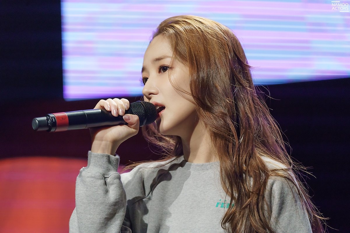Park Min Young khoe vẻ đẹp nữ thần trong Fanmeeting