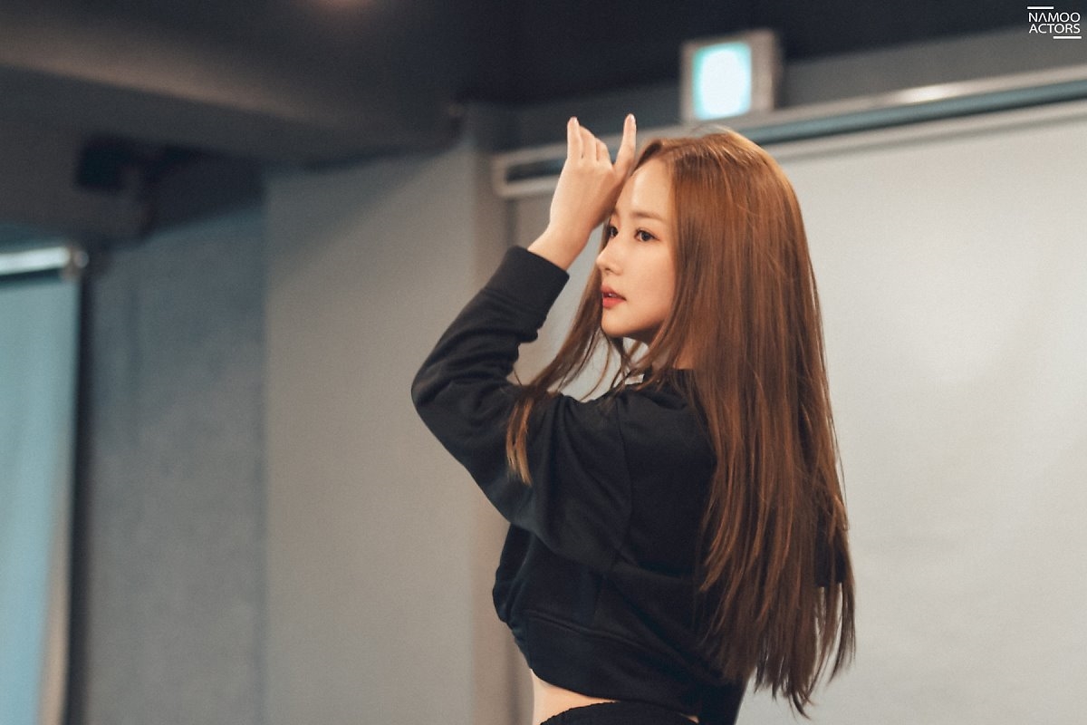 Park Min Young khoe vẻ đẹp nữ thần trong Fanmeeting