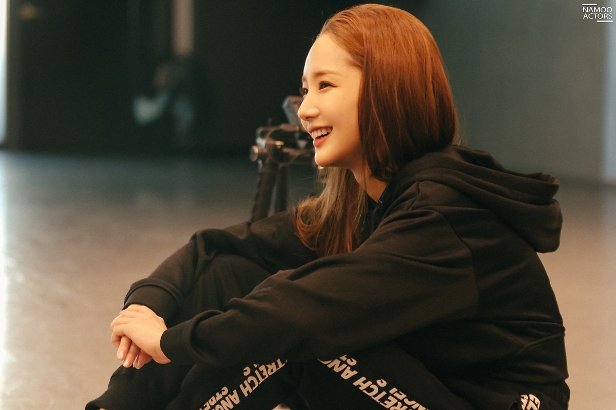Park Min Young khoe vẻ đẹp nữ thần trong Fanmeeting