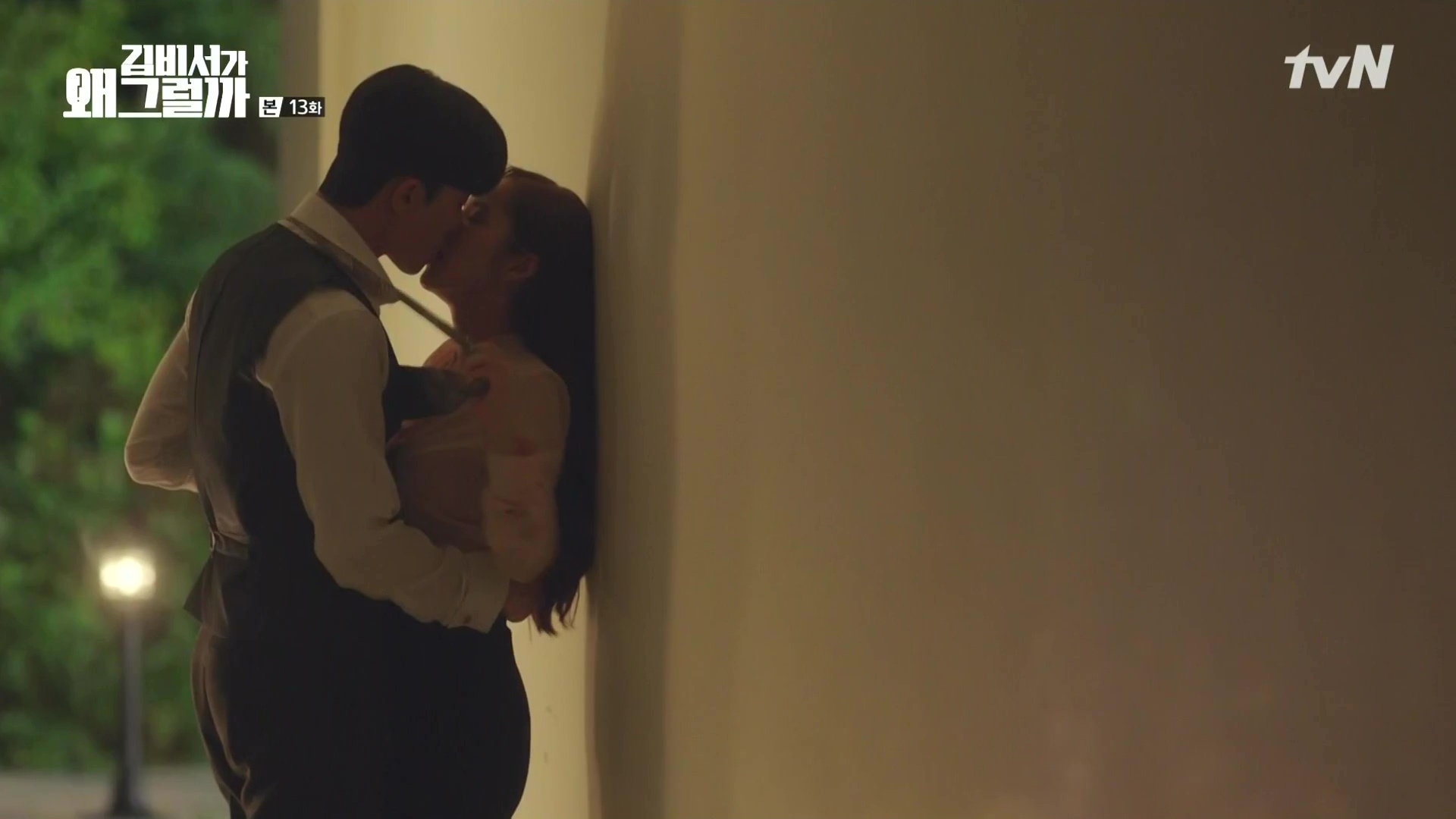 Những cảnh hôn nóng bỏng mắt trên drama đài cáp Hàn Quốc