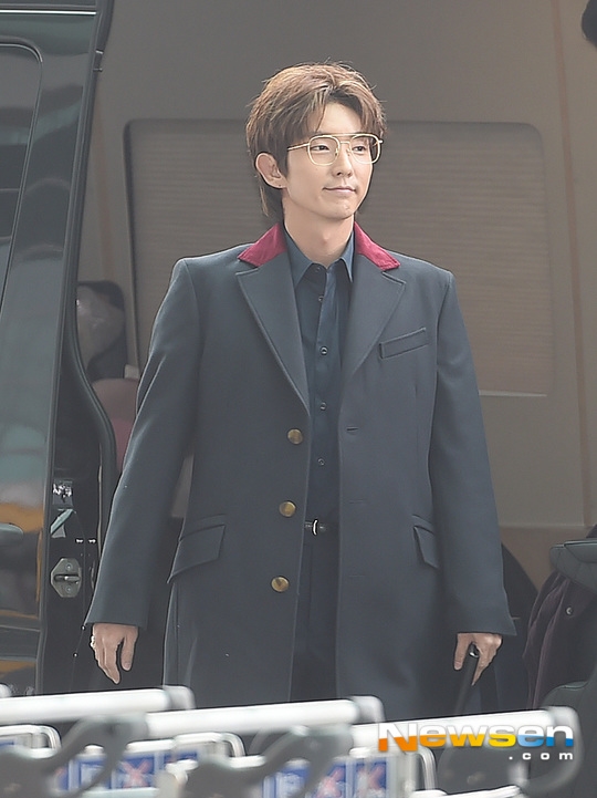 Lee Jun Ki cực bảnh và nổi bật tại sân bay đi nước ngoài làm việc