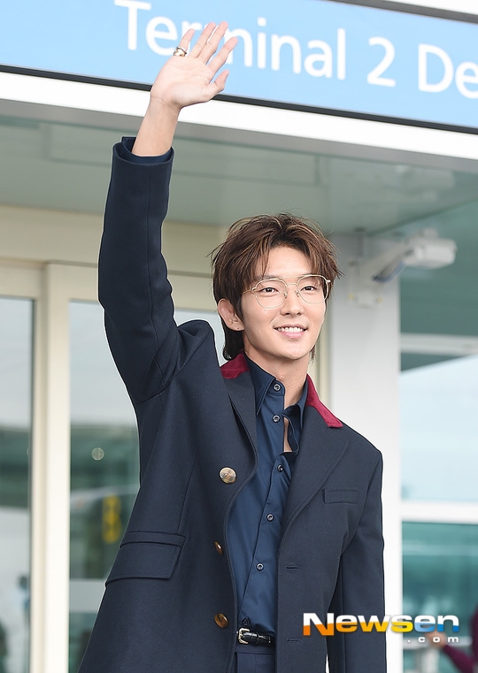 Lee Jun Ki cực bảnh và nổi bật tại sân bay đi nước ngoài làm việc