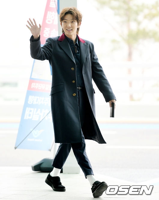 Lee Jun Ki cực bảnh và nổi bật tại sân bay đi nước ngoài làm việc