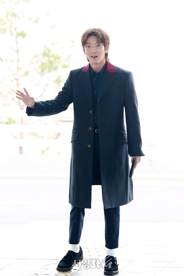 Lee Jun Ki cực bảnh và nổi bật tại sân bay đi nước ngoài làm việc
