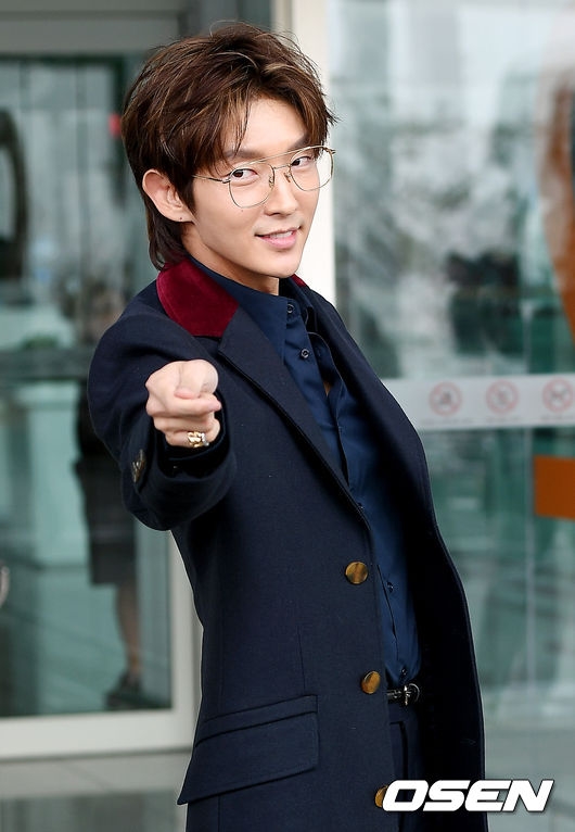 Lee Jun Ki cực bảnh và nổi bật tại sân bay đi nước ngoài làm việc