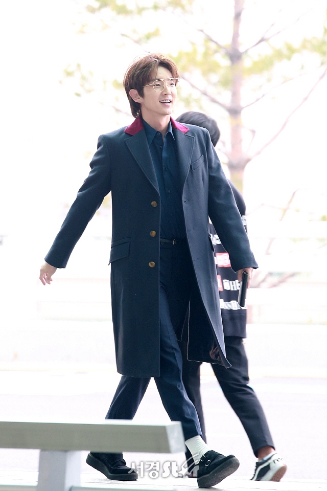 Lee Jun Ki cực bảnh và nổi bật tại sân bay đi nước ngoài làm việc