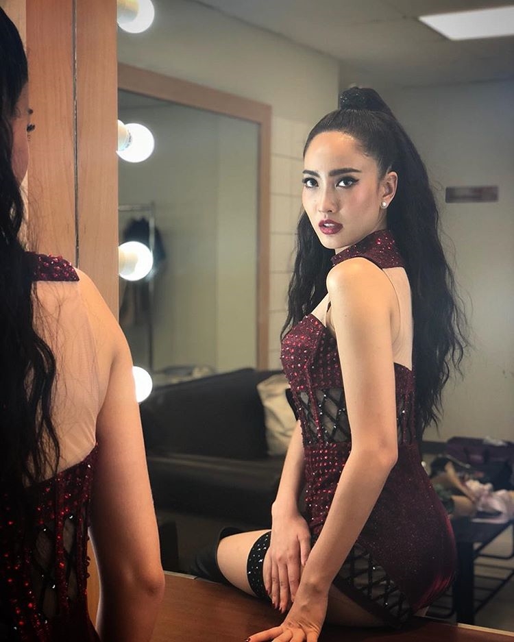 Taew Natapohn lột xác nhảy sexy trong concert của đàn anh gây 'sốt'