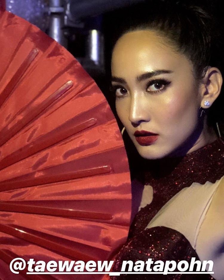 Taew Natapohn lột xác nhảy sexy trong concert của đàn anh gây 'sốt'