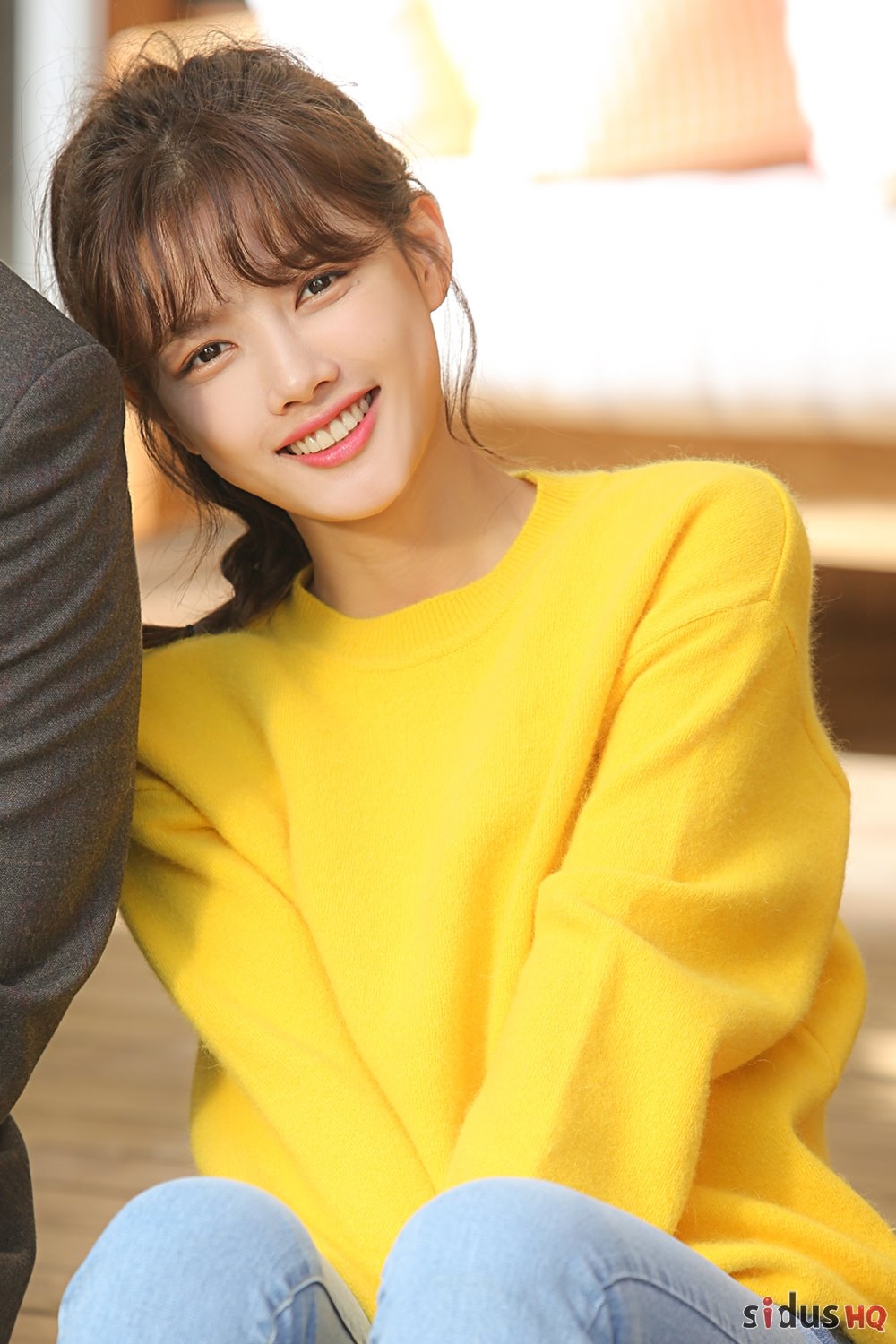 Kim Yoo Jung khoe nụ cười tỏa nắng trong loạt ảnh phim mới