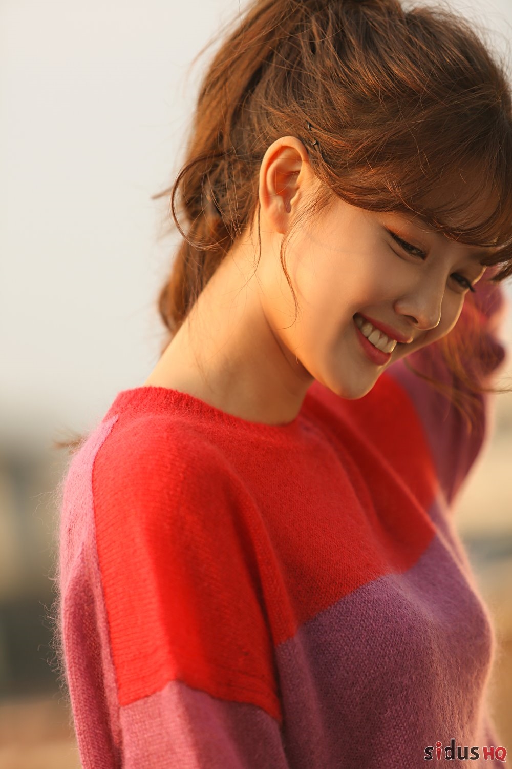 Kim Yoo Jung khoe nụ cười tỏa nắng trong loạt ảnh phim mới