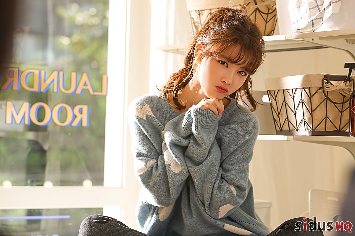 Kim Yoo Jung khoe nụ cười tỏa nắng trong loạt ảnh phim mới