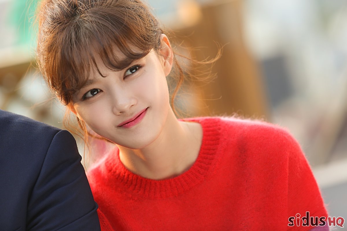 Kim Yoo Jung khoe nụ cười tỏa nắng trong loạt ảnh phim mới