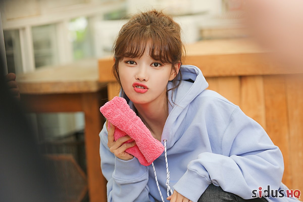 Kim Yoo Jung khoe nụ cười tỏa nắng trong loạt ảnh phim mới