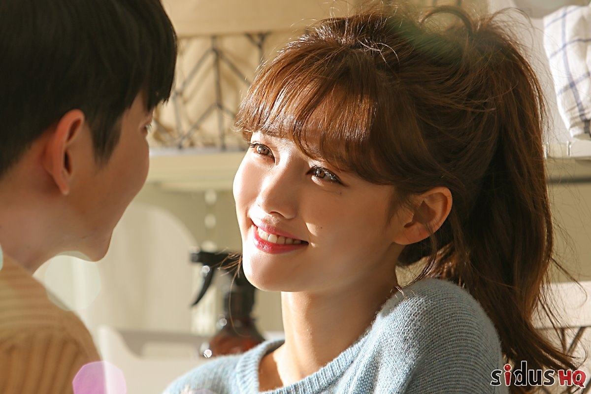 Kim Yoo Jung khoe nụ cười tỏa nắng trong loạt ảnh phim mới