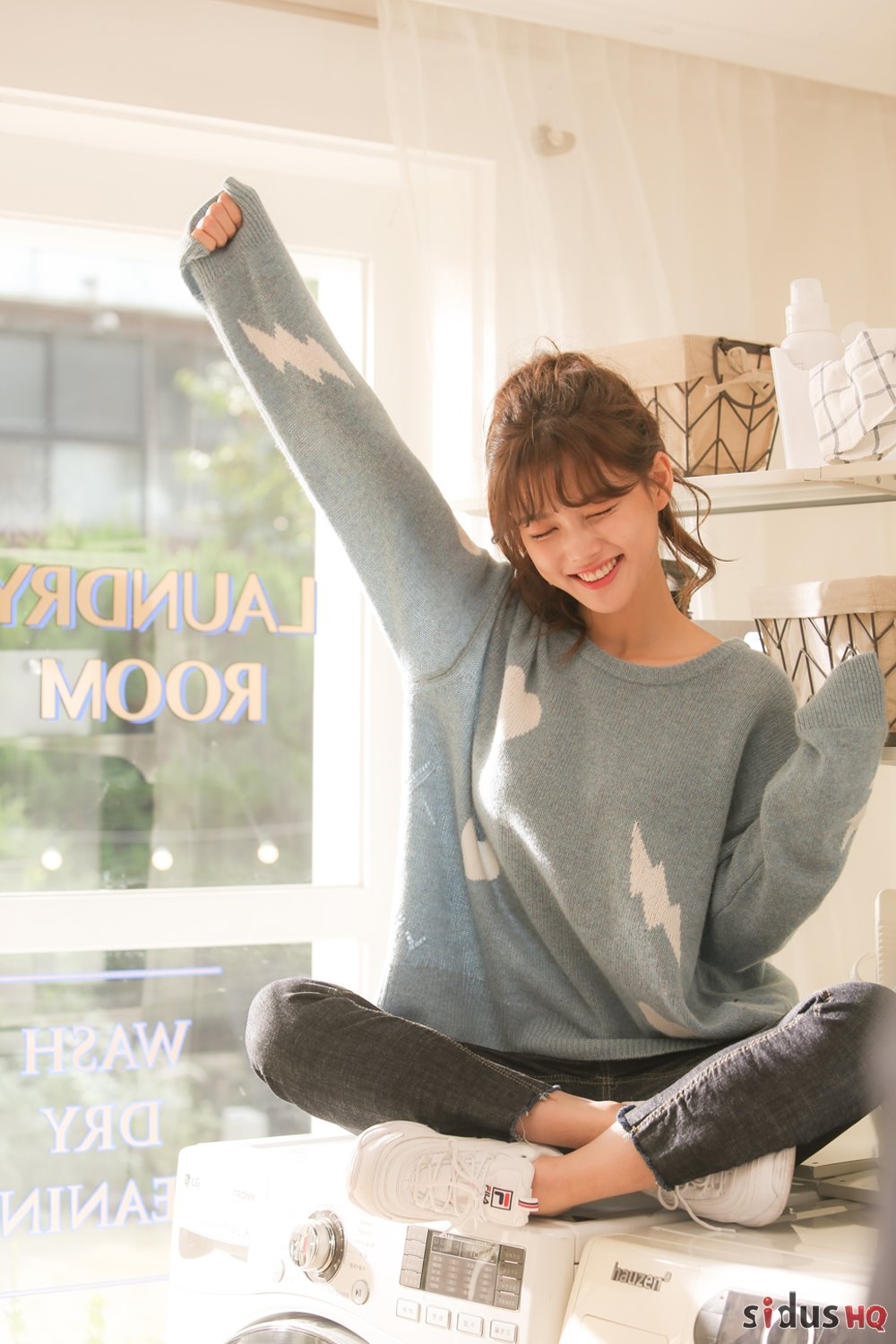 Kim Yoo Jung khoe nụ cười tỏa nắng trong loạt ảnh phim mới