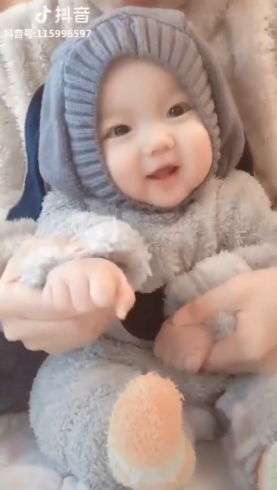 Cười nghiêng ngả với những khoảnh khắc cực chất của các em bé