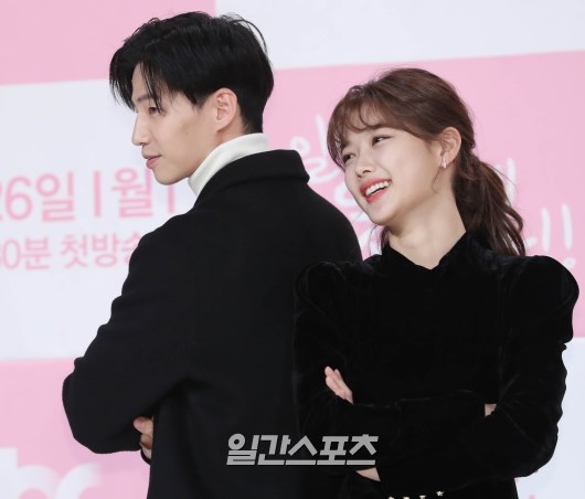 Kim Yoo Jung đáng yêu trong họp báo 'Clean with Passion for Now'