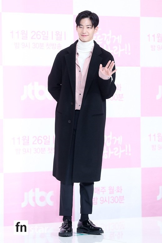 Kim Yoo Jung đáng yêu trong họp báo 'Clean with Passion for Now'