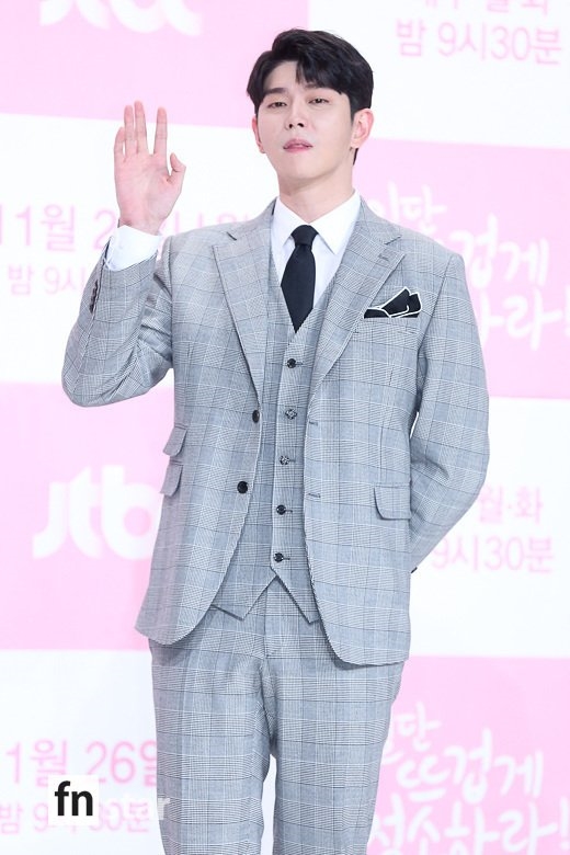 Kim Yoo Jung đáng yêu trong họp báo 'Clean with Passion for Now'