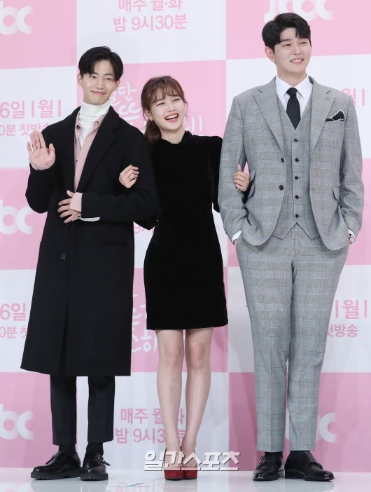 Kim Yoo Jung đáng yêu trong họp báo 'Clean with Passion for Now'