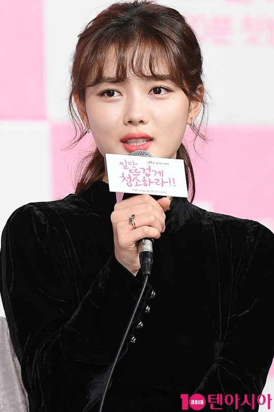 Kim Yoo Jung đáng yêu trong họp báo 'Clean with Passion for Now'