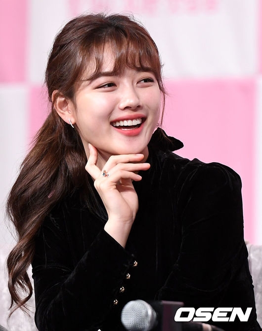 Kim Yoo Jung đáng yêu trong họp báo 'Clean with Passion for Now'