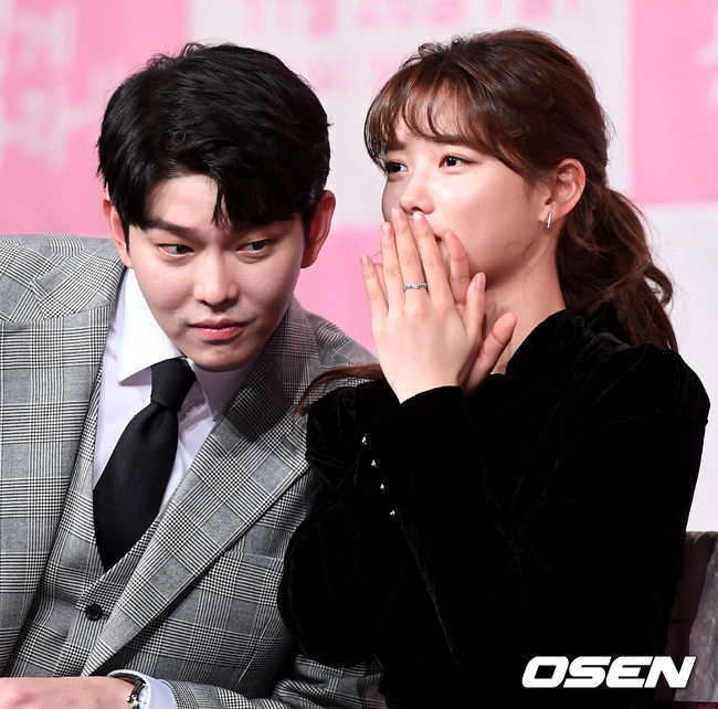 Kim Yoo Jung đáng yêu trong họp báo 'Clean with Passion for Now'